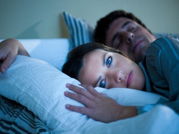 4. Các vấn đề về nội tiết: Mỡ bụng có thể khiến nồng độ estrogen tăng lên nhanh chóng, dẫn đến phát sinh các vấn đề phụ nữ như rối loạn giấc ngủ, thay đổi tâm trạng. Trong khi đó, nam giới lại tăng kích thước ngực không tự nhiên.