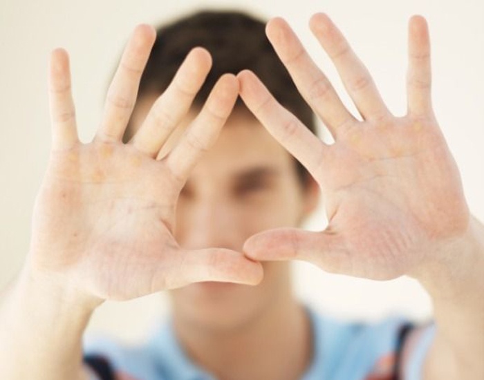 Testosterone là một hormone quan trọng cho việc phát triển các mô sinh sản được tiết ra từ tinh hoàn, đây là hormone quan trọng để phát triển cơ bắp và xương, và tăng ham muốn tình dục.