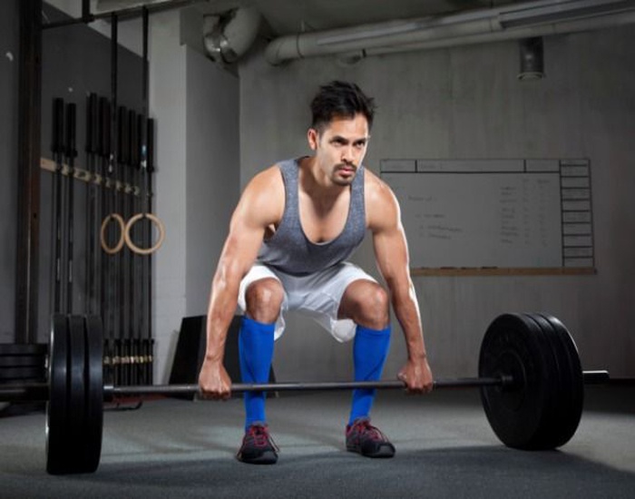 Tập luyện với tạ: tập tạ hai hoặc ba lần một tuần sẽ giúp tăng mức độ testosterone và giảm mức độ estrogen và prolactin.