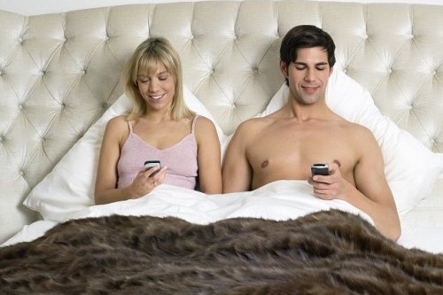 Smartphone ngay cang huy hoai doi song chan goi hinh anh