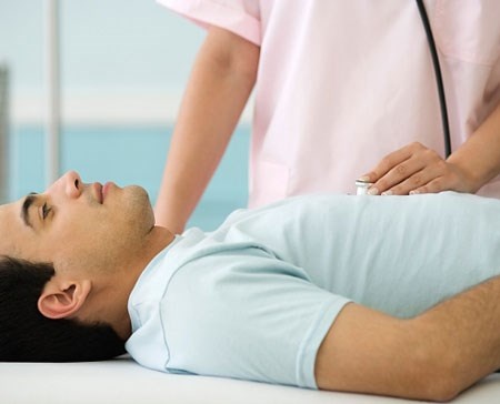  Giai ma nguyen nhan quy ong khong co tinh trung-Hinh-6 Giãn tĩnh mạnh thừng tinh: một số rất ít trường hợp giãn tĩnh mạnh thừng tinh cũng có thể gây vô tinh. Những trường hợp này sau mổ giãn tĩnh mạch thừng tinh, quá trình sinh tinh có thể hồi phục một phần.