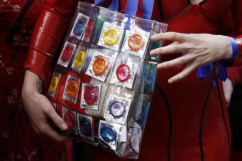 Truy nguyen nhan di ung bao cao su-Hinh-3 Chất lượng bao cao su không đảm bảo, đã bị hỏng từ trước.