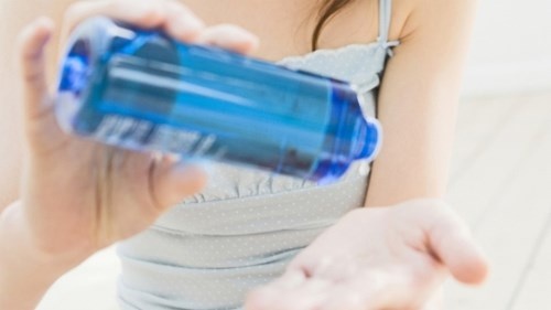 Truy nguyen nhan di ung bao cao su-Hinh-5 Việc lạm dụng chất bôi trơn, sử dụng chất bôi trơn có thành phần kích ứng da...