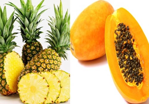 3. Mặt nạ dứa và đu đủ: Mặt nạ dứa và đu đủ sẽ giúp bạn tẩy da chết hiệu quả, đồng thời xóa tan nếp nhăn trên da. Chỉ cần xoay nhuyễn dứa và đu đủ với nhau, sau đó đắp lên mặt khoảng 15 phút, rồi rửa sạch bằng nước ấm.