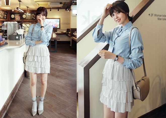 Độc đáo và nổi bật hơn, bạn có thể thử cách phối áo sơ mi denim cùng váy bèo xếp lớn chất liệu voan, chiffon mềm mại. 