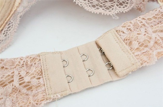  Tac hai nguy hiem khi mac ao nguc sai kich co-Hinh-3 Áo ngực với đai quá chật sẽ can thiệp vào nhịp sinh học của người mặc, có thể gây ra mất ngủ hoặc ngủ không ngon giấc.