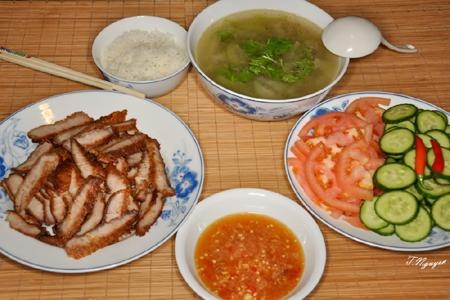 Sai lam khi an com chan canh hinh anh