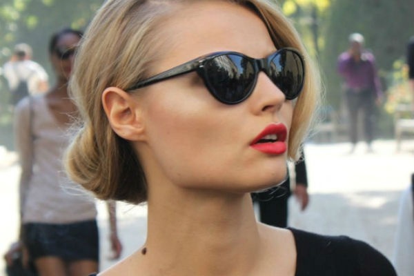 Chon mat kinh mua he phu hop voi khuon mat hinh anh