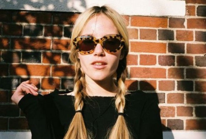 Tránh chọn kính chữ nhật thuôn dài theo chiều ngang vì dễ để lộ nhược điểm trên khuôn mặt.