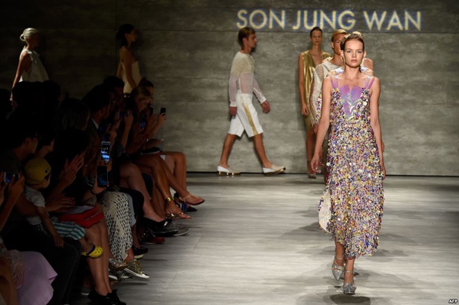 'San dau nguoi’ o 4 tuan le thoi trang hang dau the gioi hinh anh