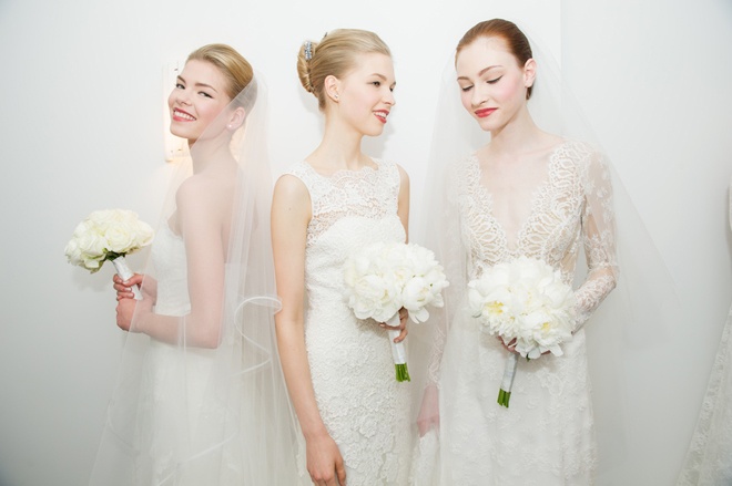 Để sở hữu vẻ đẹp hoàn hảo nhất với kiểu tóc này, bạn cần lưu ý đến độ suông mượt của mái tóc. Ngoài ra, cần dùng thêm gel, keo dưỡng cố định tóc không bị rối, rơi rớt sợi nhỏ khi vận động, di chuyển suốt buổi tiệc cưới.