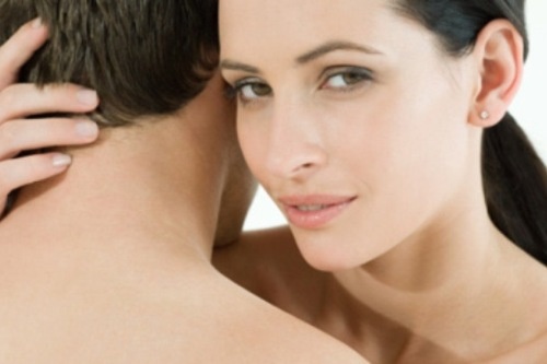 Suc manh cua am thanh trong tinh duc hinh anh