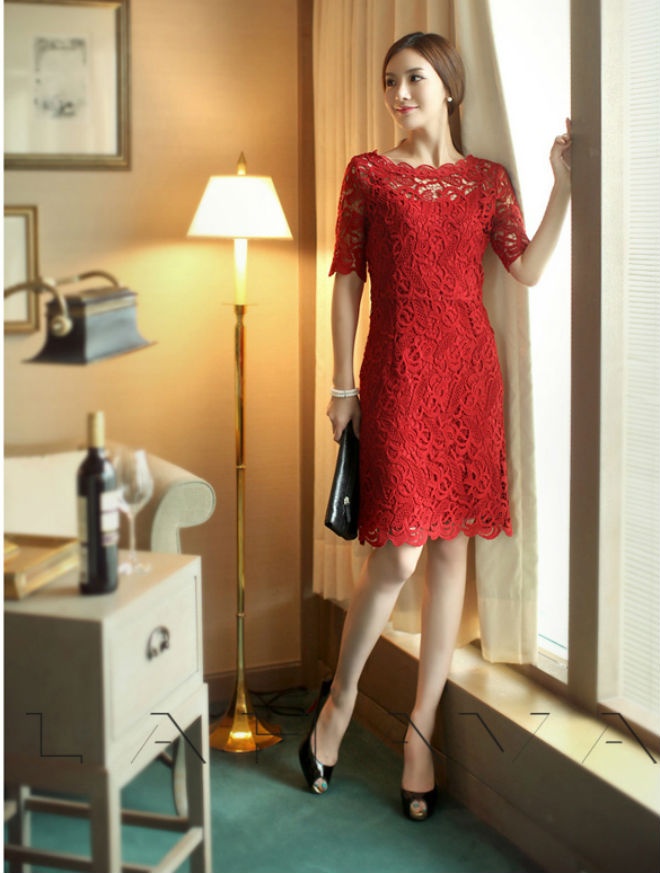 Những chiếc váy ren không bao giờ trở nên lỗi mốt và thực sự là một trang phục rất đáng để bạn đầu tư.