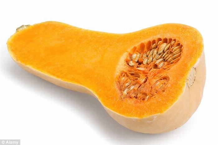 Bí đỏ rất giàu beta-carotene, giúp tăng sản xuất các hormone progesterone giúp cải thiện cả chất lượng và số lượng tinh trùng. Đây là một trong những loại rau lành mạnh, giàu vitamin, khoáng chất và chất chống oxy hóa và chất xơ tốt cho tiêu hóa.