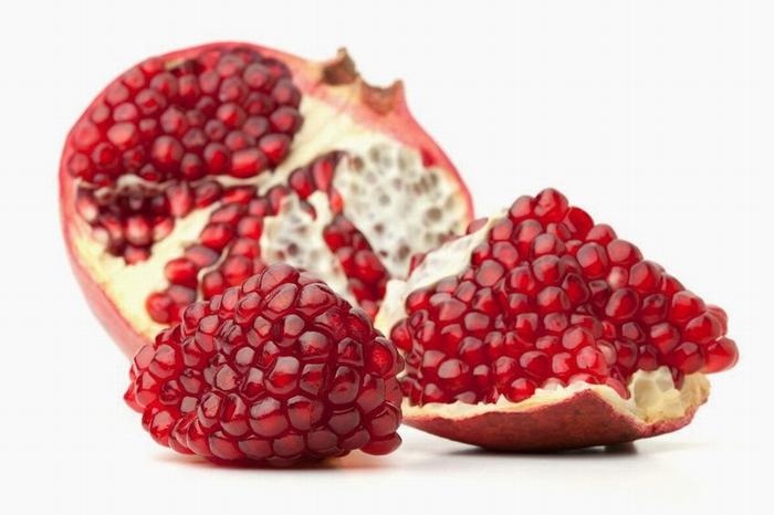 Nhiều nghiên cứu đã chứng minh uống nước ép lựu khi mang thai có thể ngăn ngừa tổn thương não ở trẻ sơ sinh. Lựu rất giàu vitamin C, vitamin K, acid folic giúp chống lão hóa, có đặc tính kháng viêm và chống ung thư.