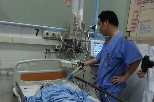 Gia dinh xin benh nhan ve nha cho chet: Goc khuat dang buon hinh anh