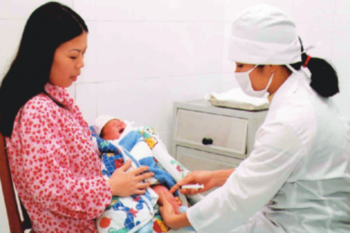 Ha Noi tang thoi gian tiem vac xin mien phi hinh anh