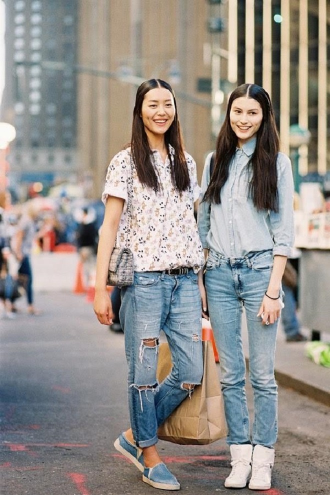 Với đặc trưng ống rộng, cạp cao, xắn gấu và thường được xé mài khá phủi bụi. Ưu điểm của kiểu quần này là sự thoải mái và đặc biệt là nét trẻ trung, cá tính phù hợp với thời trang hiện đại. Với những nét 