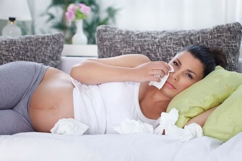 Chong ngan ngo, vo bau khoc het nuoc mat vi sui mao ga hinh anh