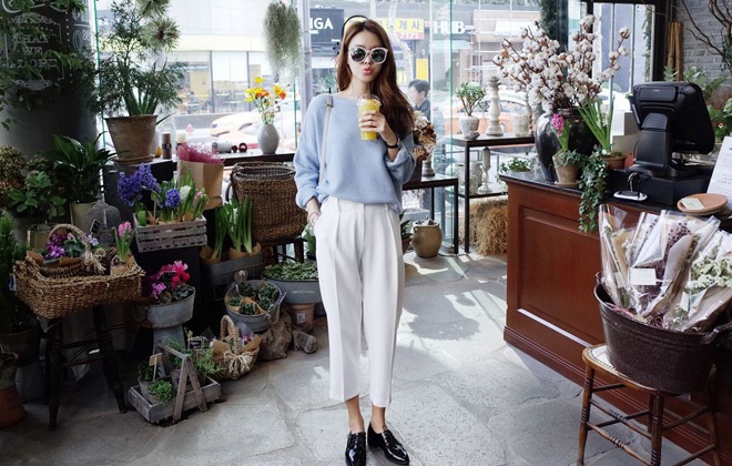 Bên cạnh quần culottes, quần lửng ống đứng cũng đảm bảo vừa đủ nét sang trọng, lịch sự cần có, vừa năng động cho bạn dễ vận động khi làm việc.