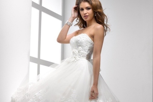 Nhung kieu vay cuoi ngan cho co dau hinh anh