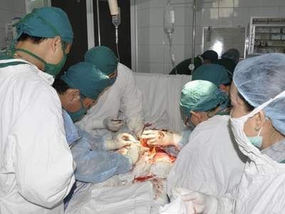 Một ca mổ cho bệnh nhân cong của quý.