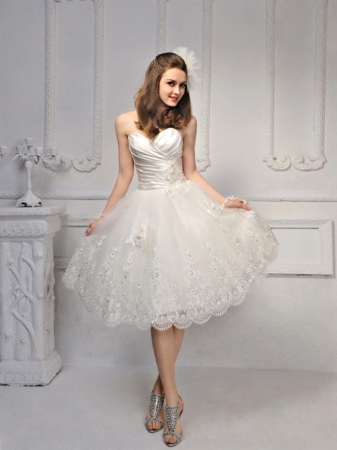 Những mẫu váy cưới ngắn giúp cô dâu xinh đẹp và năng động hơn trong ngày hè