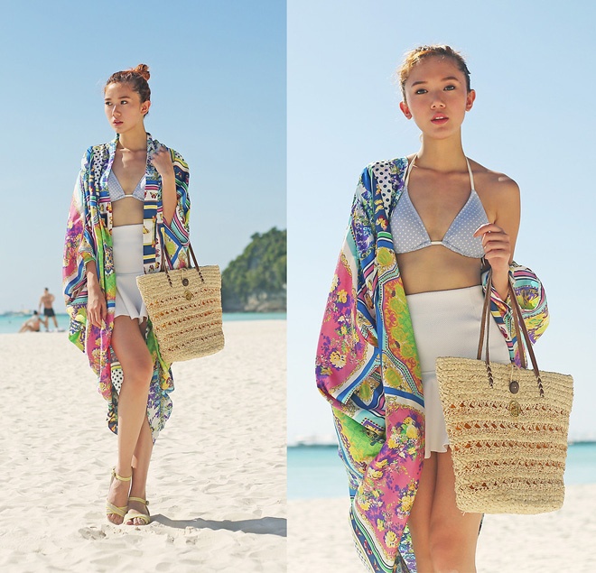 Với chất liệu vải nhẹ, mềm mại, áo khoác dáng dài là vũ khí hút ánh nhìn cho bất cứ cô nàng nào khi dạo bước trên bãi biển.