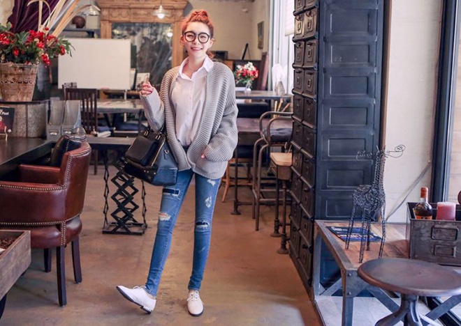 Kiểu jeans này rất thích hợp cho những cô nàng năng động, trẻ trung, yêu nét đẹp bụi bặm, đầy phóng khoáng.