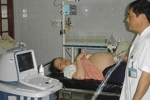 Vo sinh vi lac noi mac tu cung: Bieu hien phu nu nen biet hinh anh