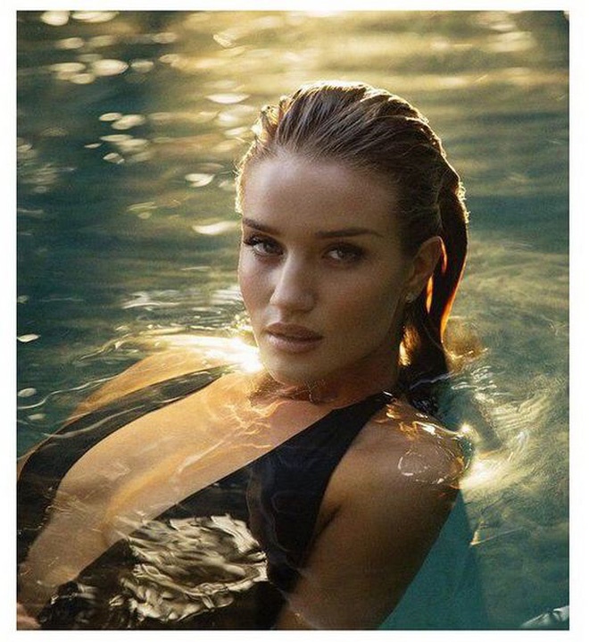 Khuôn mặt đẹp như tạc của siêu mẫu 8X đã khiến không ít fan phải “loạn nhịp”.