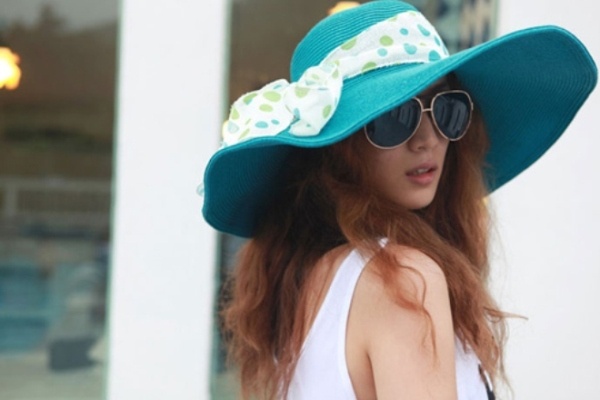 Phu kien khong the thieu trong mua he hinh anh