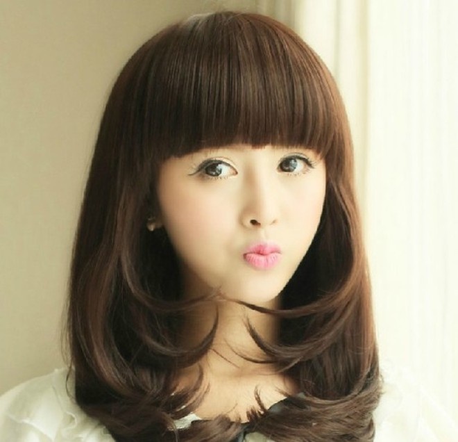 Mái bằng dễ thương sẽ giúp các nàng cực dễ thương và thu hút mọi ánh nhìn. Đây là kiểu mái giúp che vầng chán cao hiệu quả nhất.