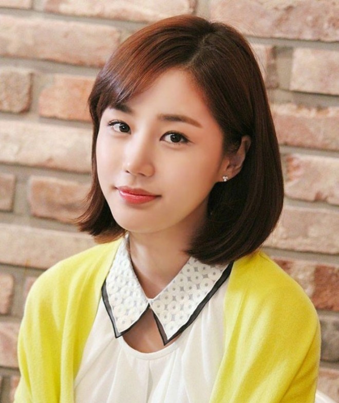 Mái xéo sẽ giúp cho khuôn mặt của bạn trông thanh thoát hơn, đồng thời che phủ những khuyết điểm đối với khuôn mặt góc cạnh hay có vầng trán cao.