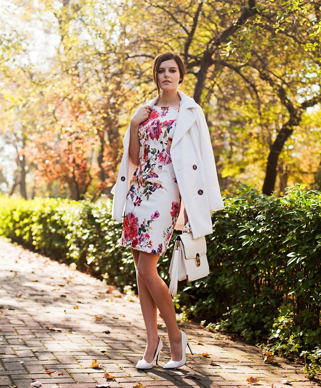 Cho đến những đôi giày chỉn chu, ton sur ton với trang phục, giúp bước chân cô nàng công sở thêm quyến rũ và hút ánh nhìn trong ngày nắng.