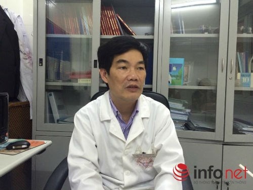 PGS Huy cho biết không nên kiêng tắm, kiêng ăn cho trẻ.