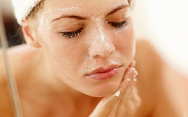 Tẩy tế bào chết nhiều hay ít đều không tốt cho làn da và nhan sắc của bạn.