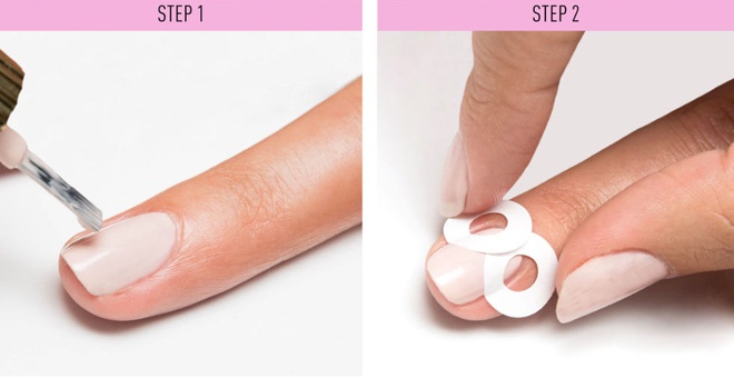 Chuẩn bị bằng cách chọn 1 lọ sơn màu đỏ, 1 lọ sơn hồng và 1 lọ sơn hồng nhạt. Cắt vài hình tròn nhỏ bằng giấy bìa cứng. Thực hiện bước đầu tiên bằng cách phủ đều toàn bộ móng với sơn màu hồng nhạt. Đợi sơn khô rồi xếp 2 hình tròn với nhau  lên 1/2 móng như ảnh trên.