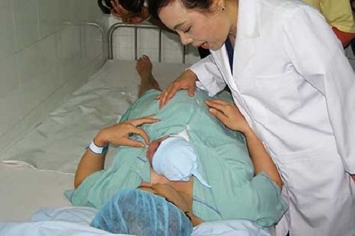 Vi sao nhieu phu nu so sinh con? hinh anh