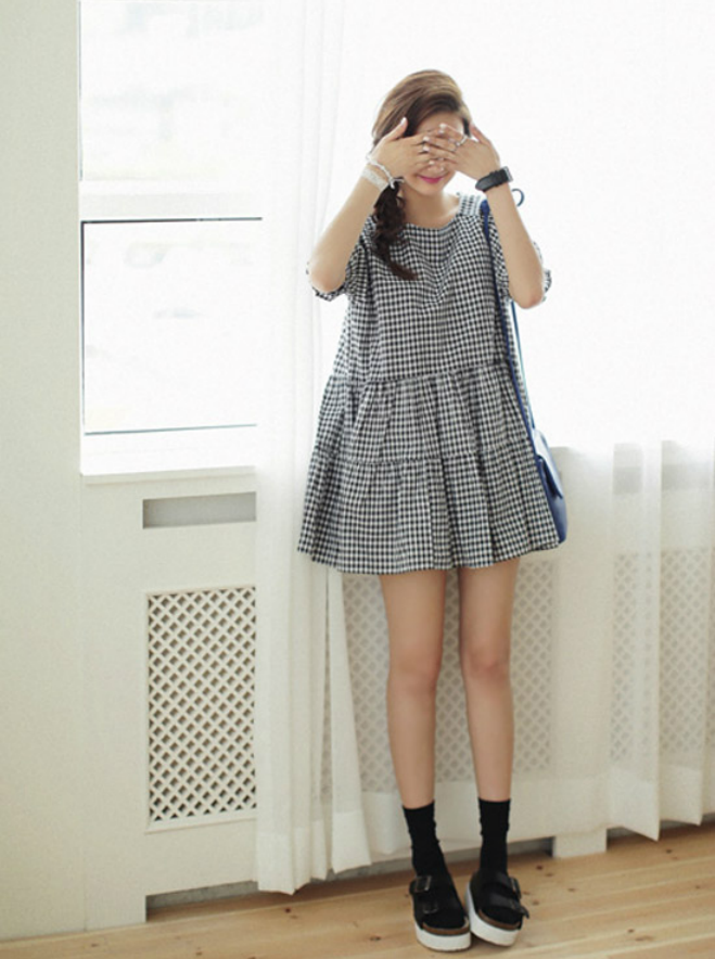 Váy suông dáng baby doll  Ưu điểm đầu tiên chắc chắn phải kể đến sự thoải mái của dáng váy này. Khi diện váy suông baby doll, bạn sẽ không bị gò bó, bí bách mà trái lại rất mát mẻ, thoải mái trong ngày hè nóng bức.