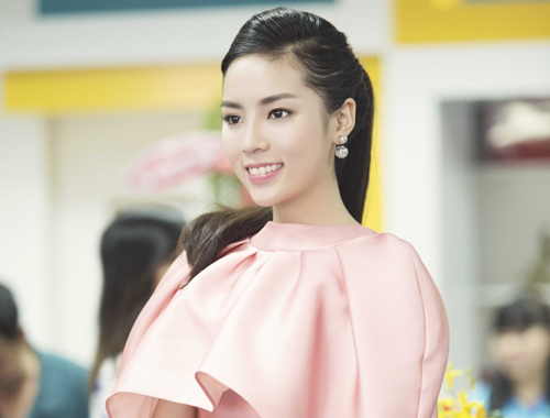 Troi nong buc, sao tay chay trang diem loe loet hinh anh