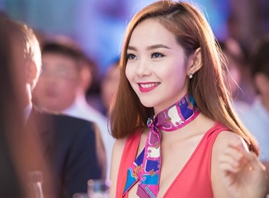 Hoc cach dien khan mua he sanh dieu nhu Minh Hang hinh anh
