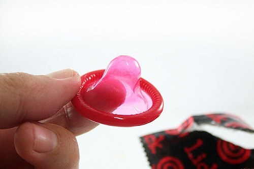 Cach nhan biet bao cao su co the su dung hinh anh