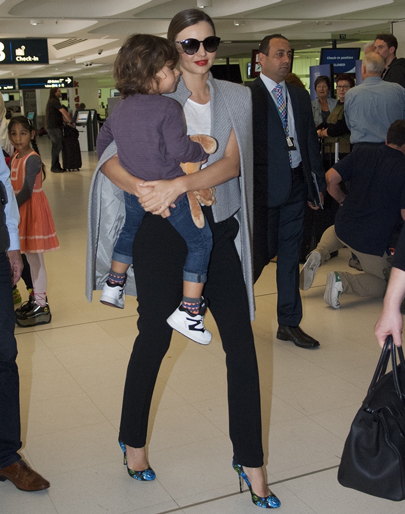 Miu Miu Floral-Print Point-Toe Pump $452 - 9,5 triệu đồng