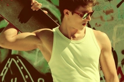 Phu kien di bien khong the thieu cho nam gioi hinh anh