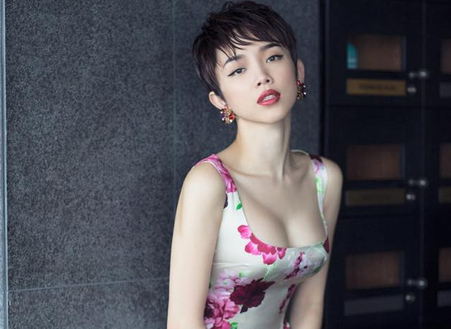 Thoi trang hoa la cua Toc Tien hinh anh