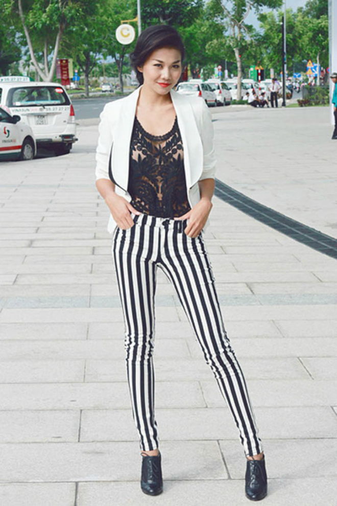 Nếu không tự tin với những gam màu khác thì lựa chọn tốt nhất cho bạn là gam màu trắng đen kết hợp.