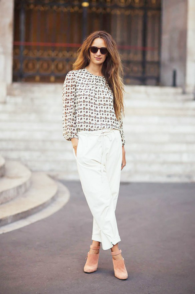 Quần ống suông dáng lửng có độ suông vừa phải cũng hết sức thanh lịch, gọn gàng và dễ kết hợp với các loại áo khác nhau.