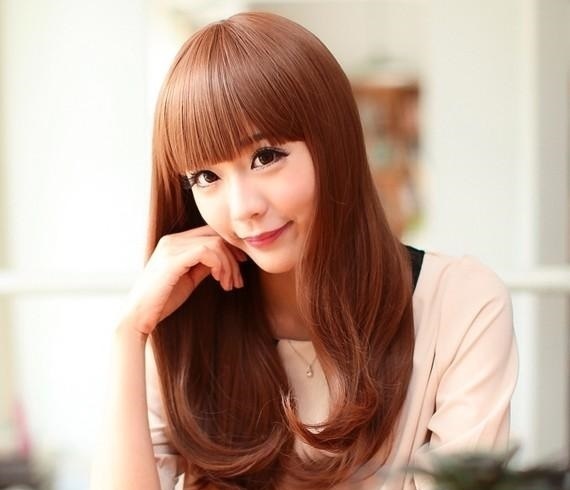 4. Tóc suông sấy cụp: Tóc suông sấy cụp là sự kết hợp đầy thú vị giữa mái tóc thẳng mượt truyền thống cùng tóc xoăn gợn quen thuộc. Mang một chút dịu dàng của tóc thẳng cùng với nét bồng bềnh gợi cảm nơi đuôi tóc, đây chính là kiểu tóc hoàn hảo mang đến vẻ đẹp lãng mạn để các bạn thêm xinh tươi, duyên dáng.