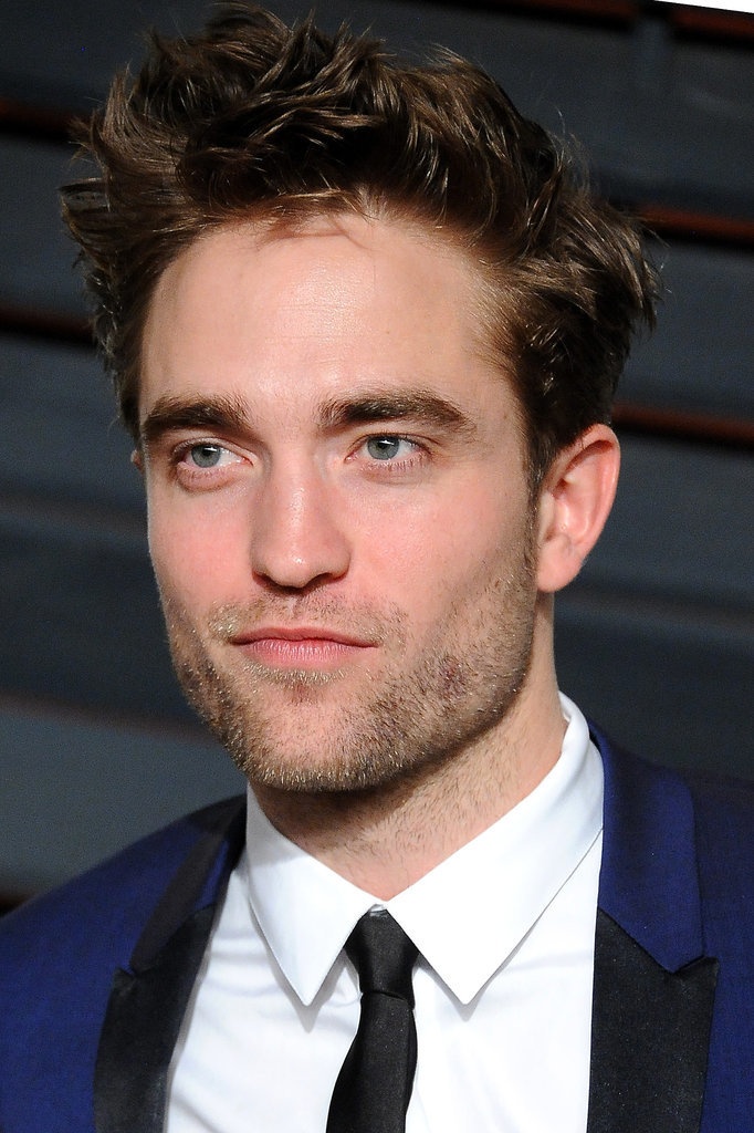 Robert Pattinson: Ngay khi đóng phần đầu của Twilight, chàng diễn viên đã dính với tin đồn lười tắm rửa. Sau này, trong một bài phỏng vấn, anh tiết lộ mình rất ít thay quần áo: 